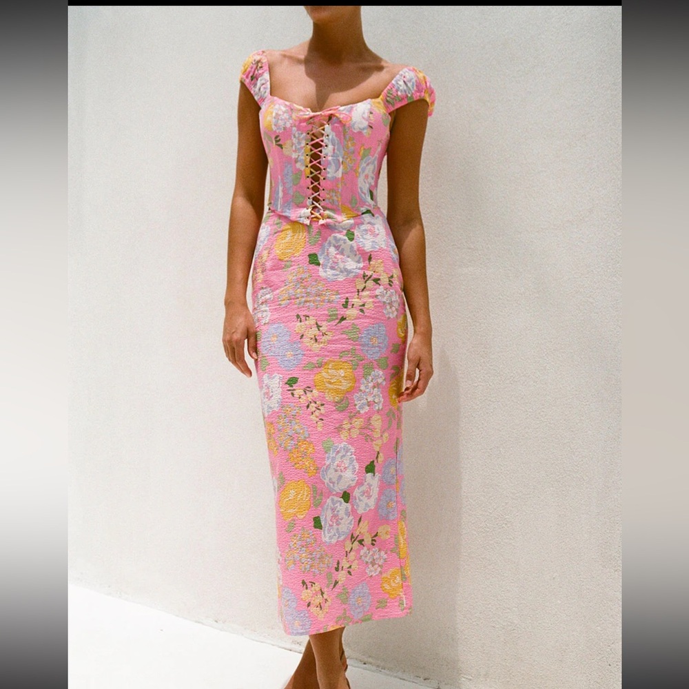 Sabo Skirt Pink Bodycon Dress with Slit and Sweetheart Neckline